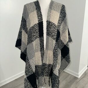 Woolrich‎ Blanket Shawl Poncho Cape Wrap Fringe Bottom Black and Grey Plaid